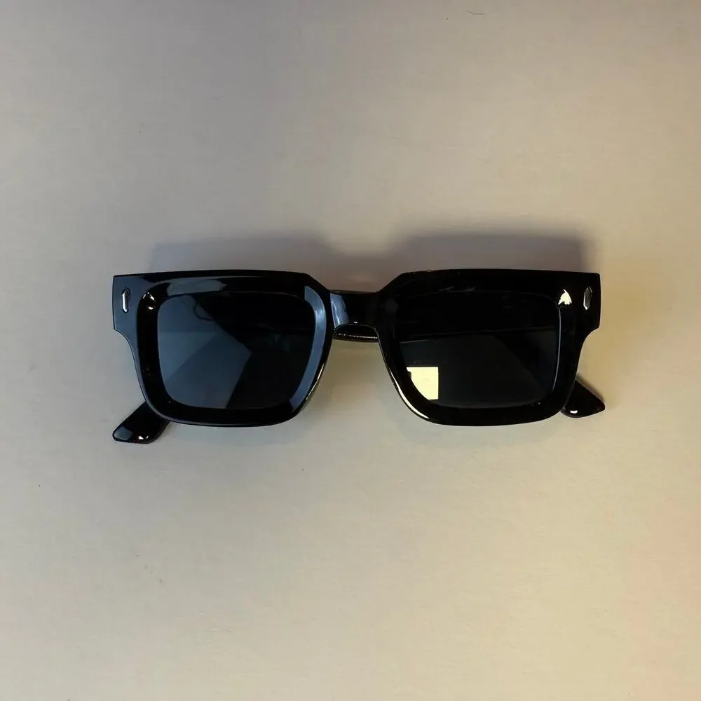 Black square sunglasses with uv